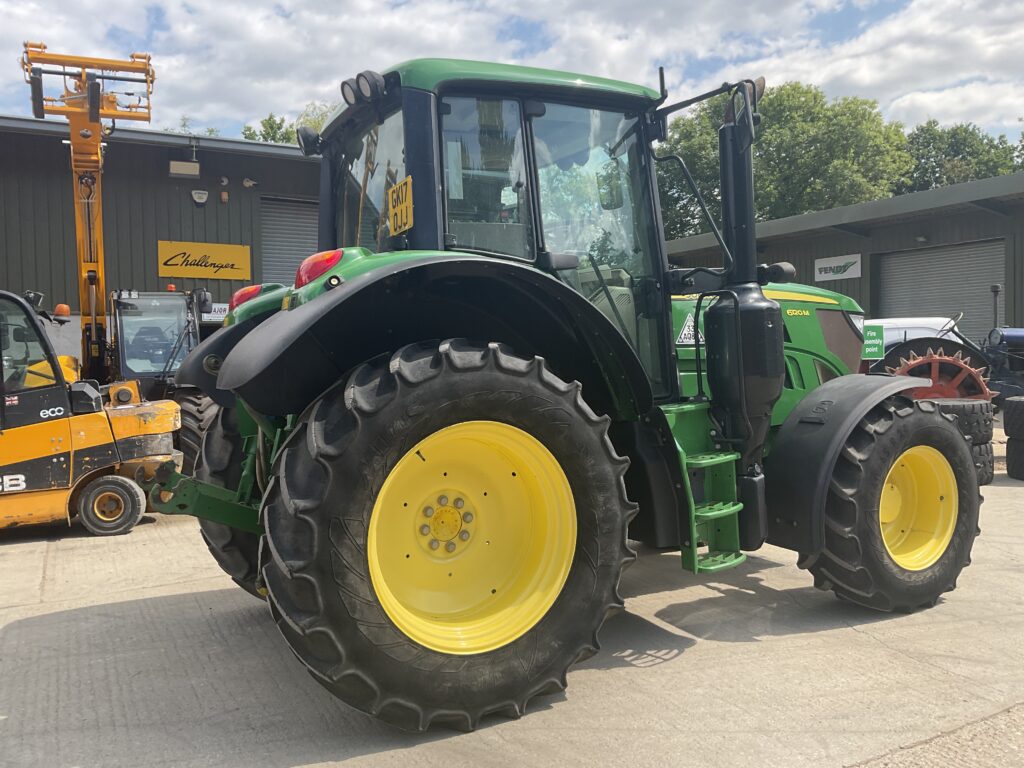 JOHN DEERE 6120M