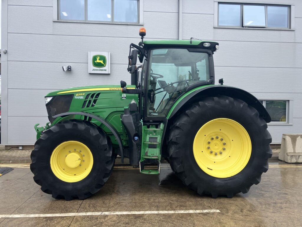 John Deere 6215R