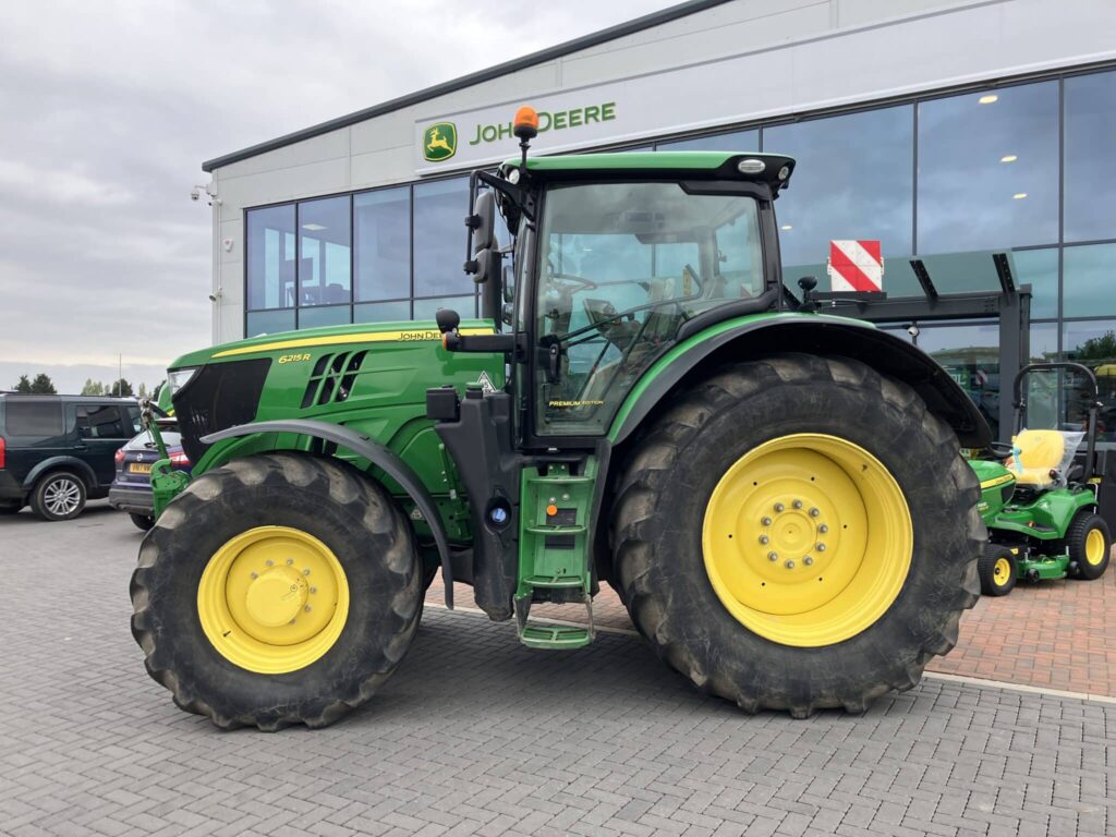 John Deere 6215R