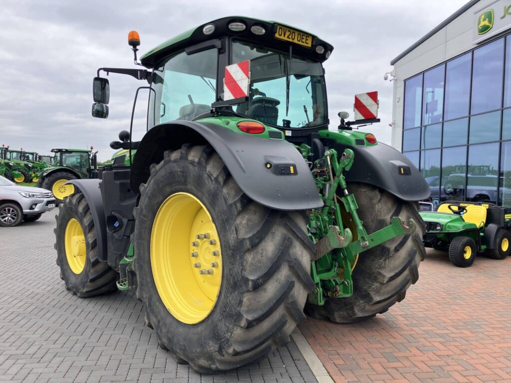 John Deere 6215R