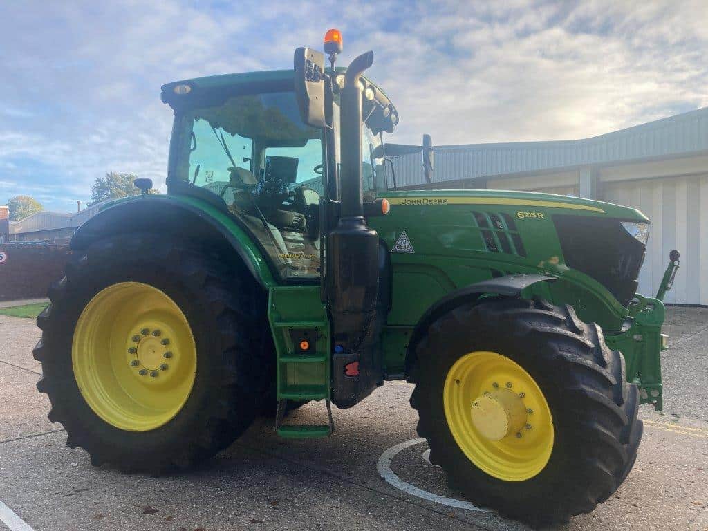 John Deere 6215R