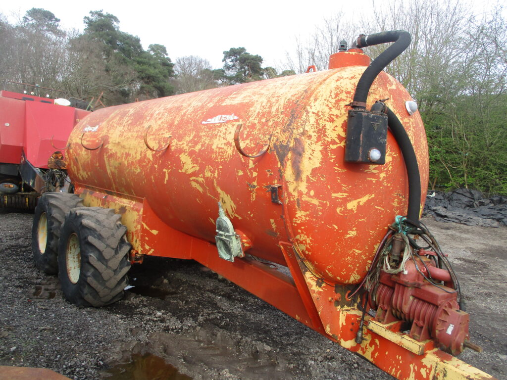 SLURRY TANKER