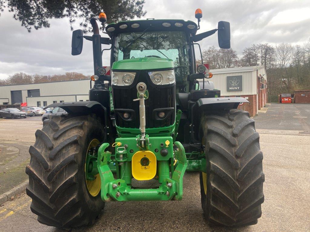 John Deere 6215R