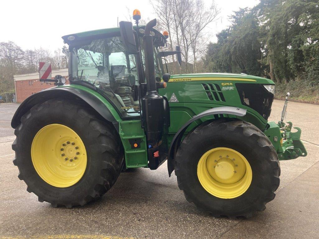 John Deere 6215R