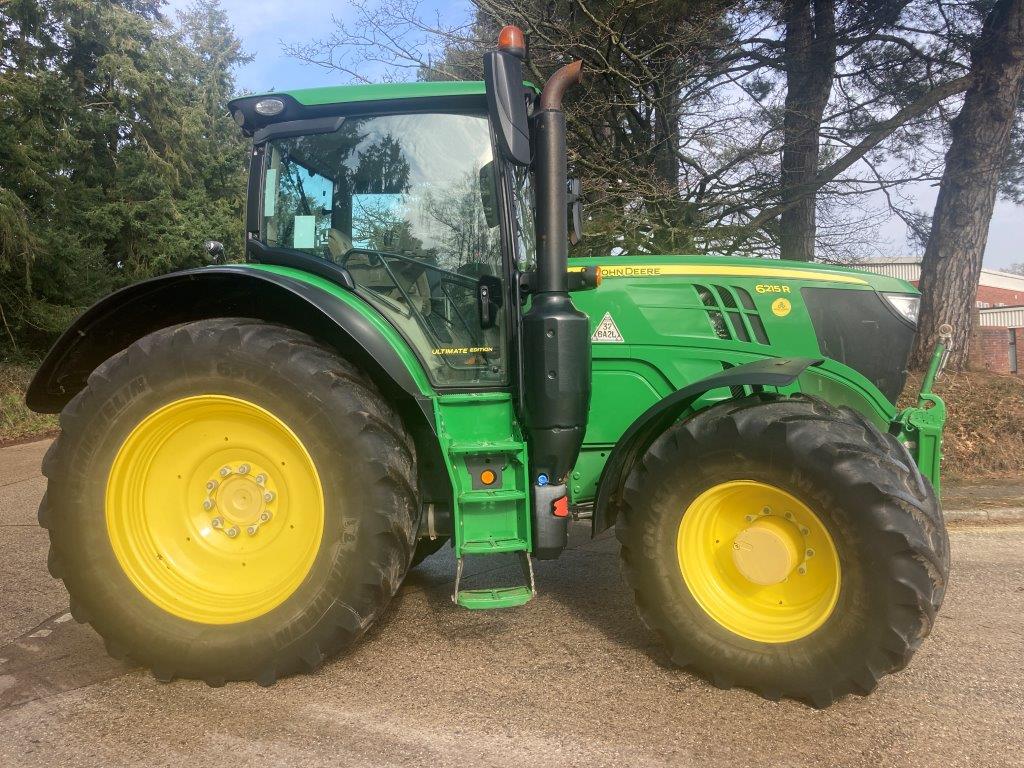 John Deere 6215R