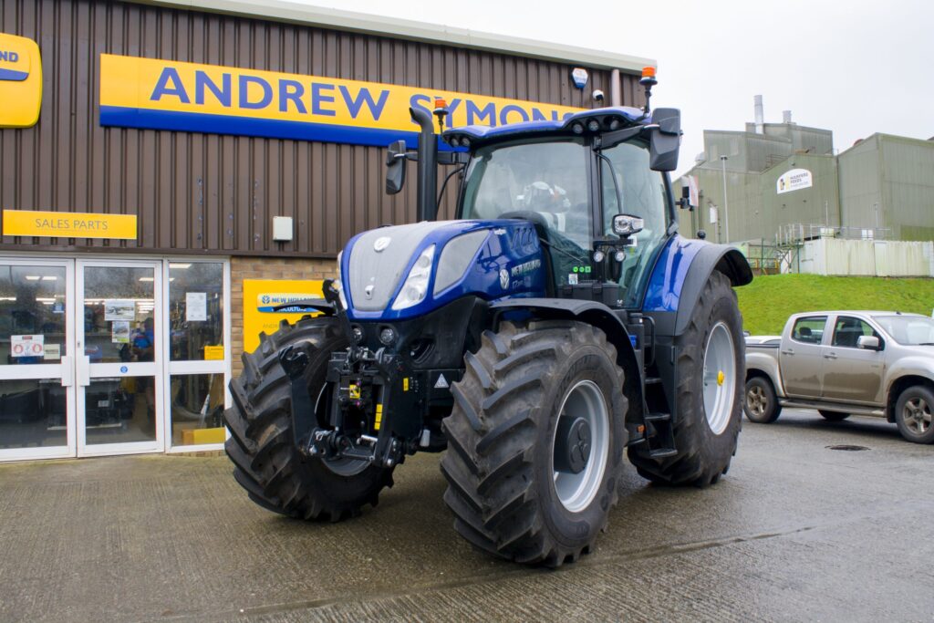 New Holland T7.300 PLM Intelligence Auto Command Tractor