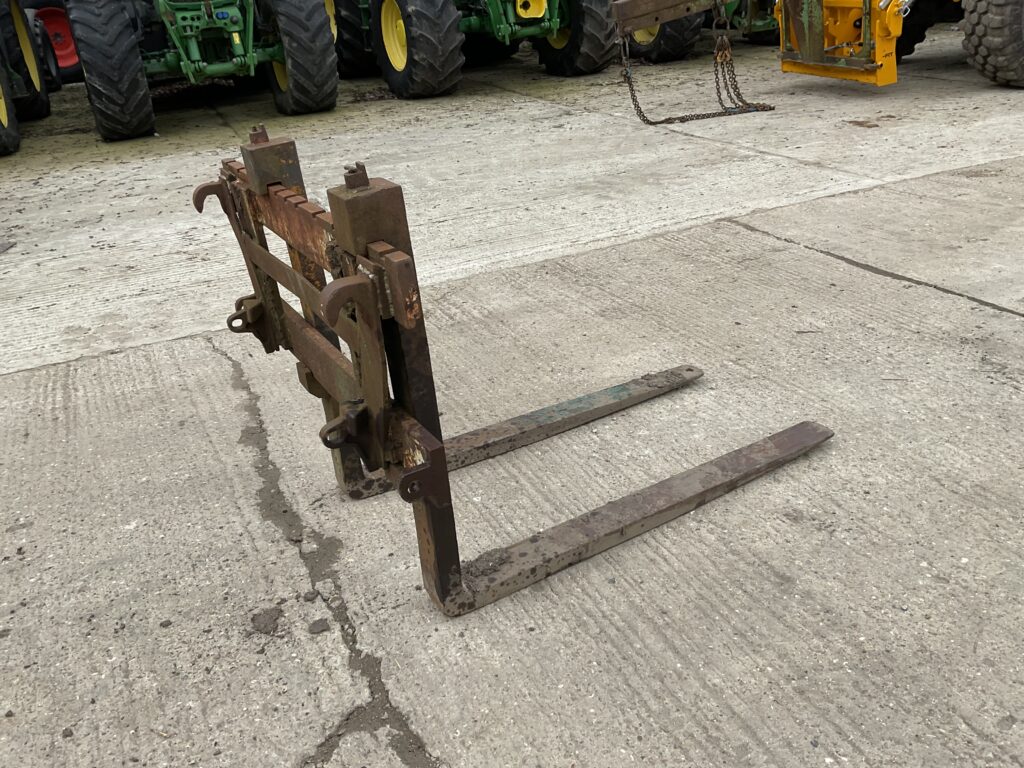 PALLET FORKS-EURO BRACKET