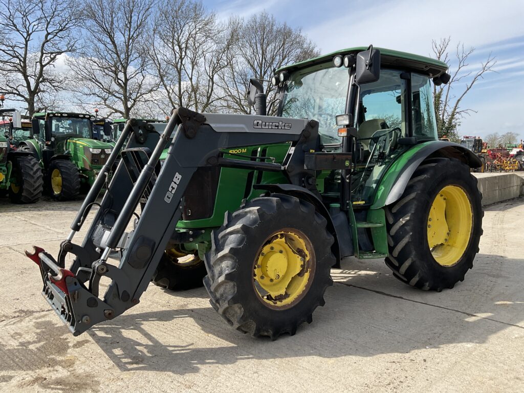 JOHN DEERE 5100M