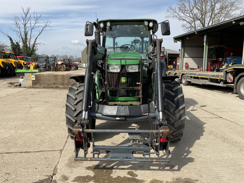 JOHN DEERE 5100M