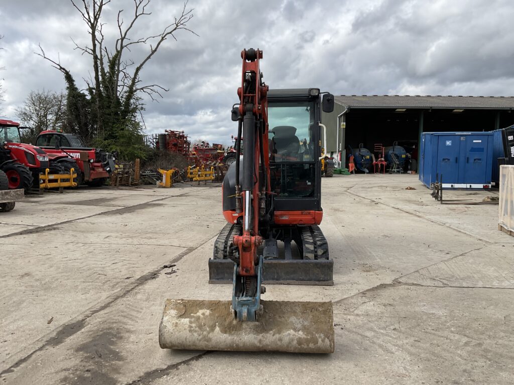 KUBOTA KX027-4