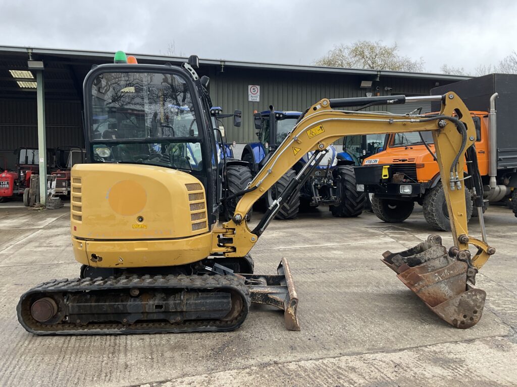 CAT 302.7D CR