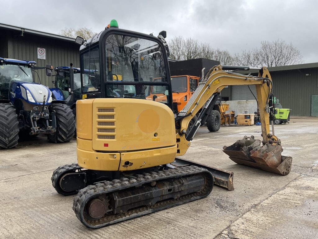 CAT 302.7D CR