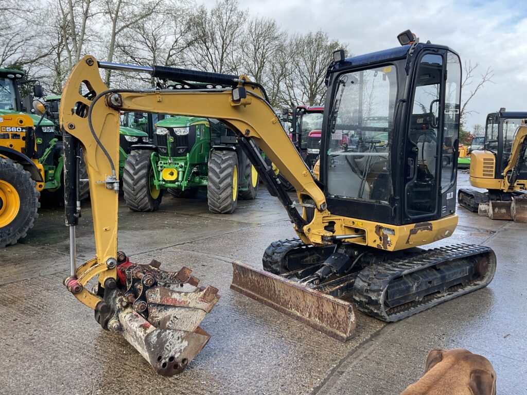 CAT 302.7D CR