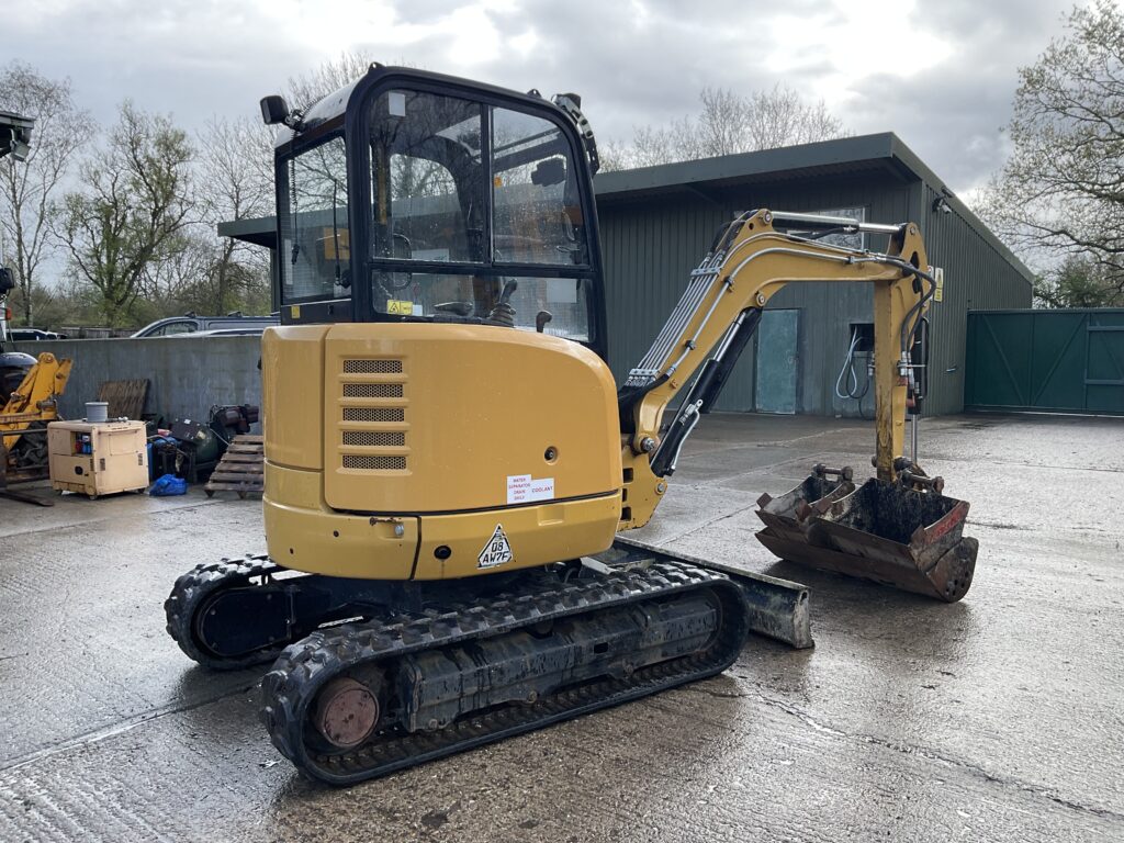 CAT 302.7D CR