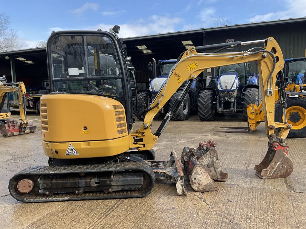 CAT 302.7D CR