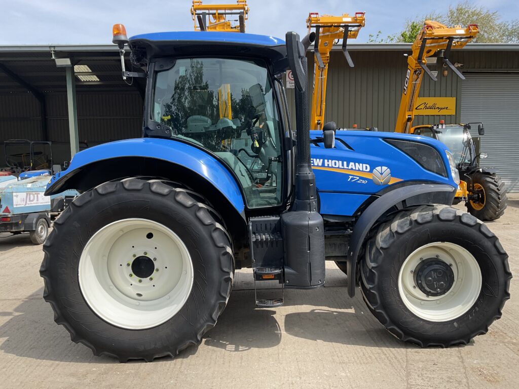 NEW HOLLAND T7.210