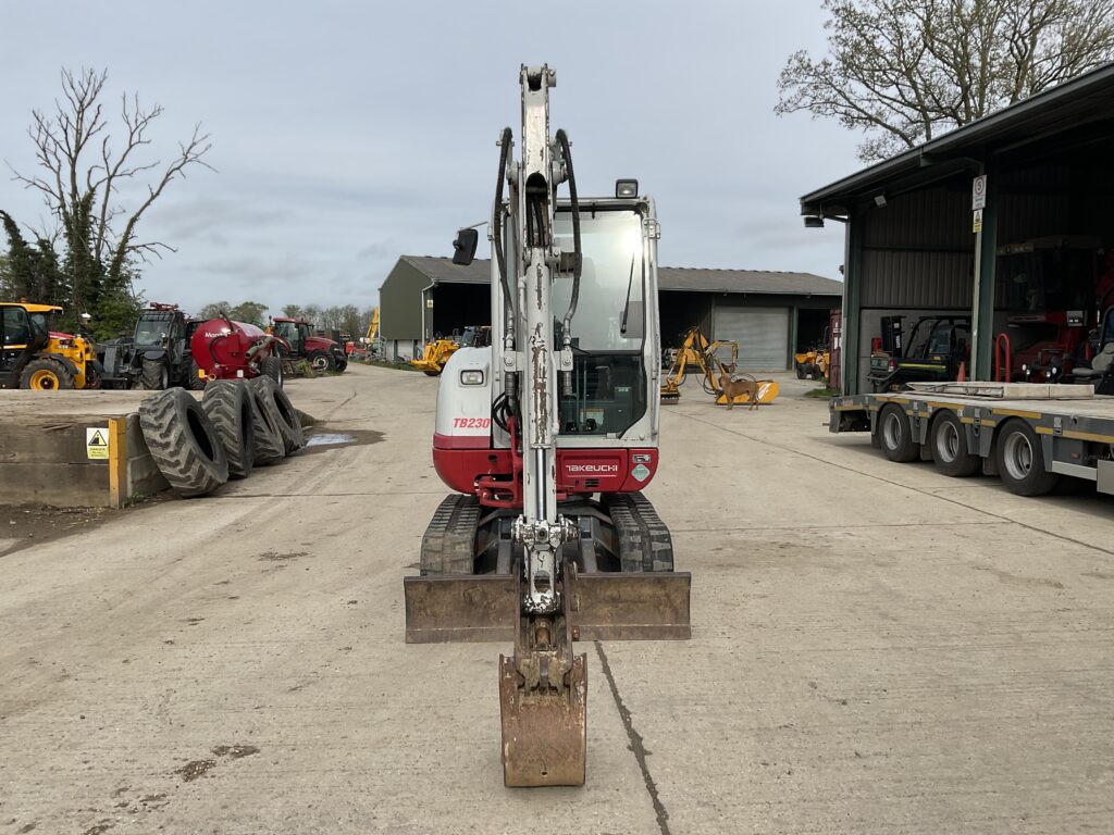 TAKEUCHI TB230