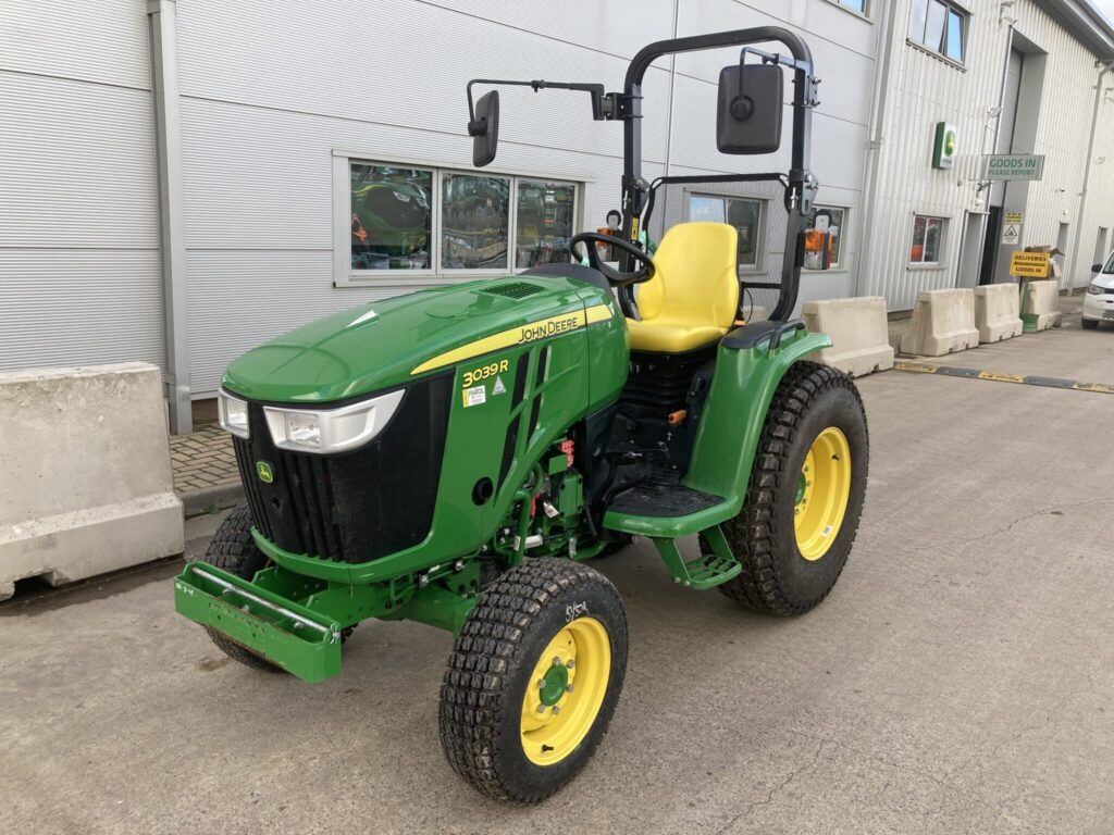 John Deere 3039R compact tractor