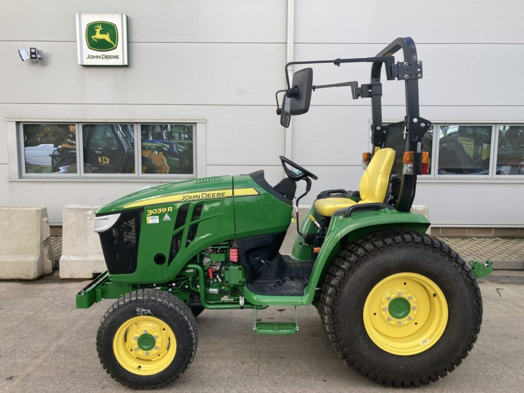 John Deere 3039R compact tractor