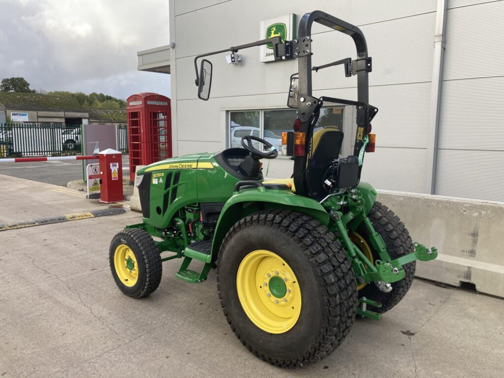 John Deere 3039R compact tractor