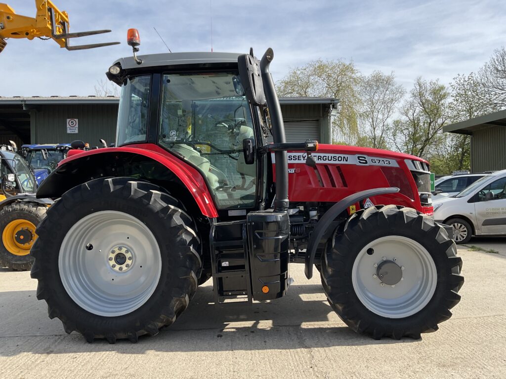 MASSEY FERGUSON 6713S DYNA-6