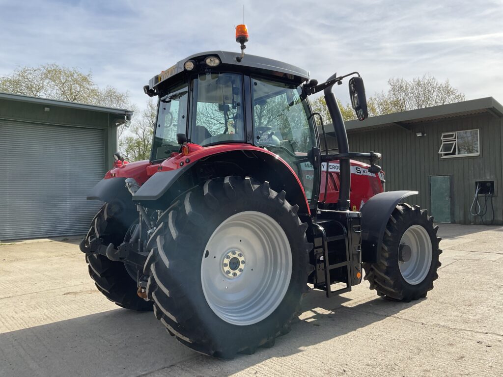 MASSEY FERGUSON 6713S DYNA-6