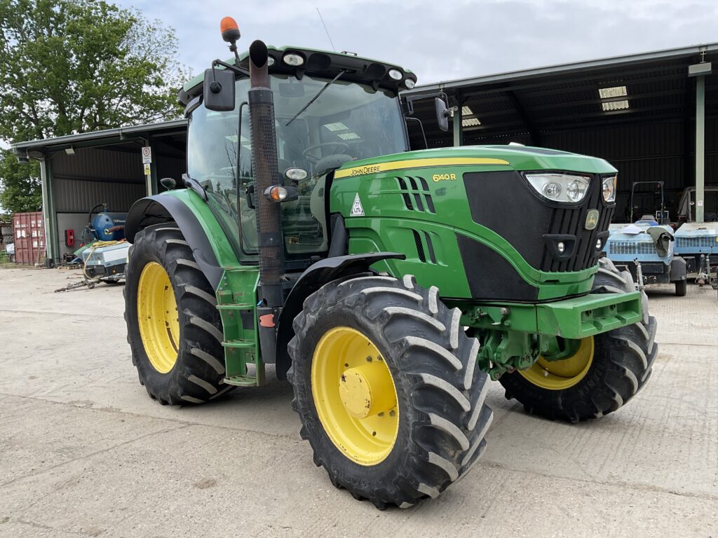 JOHN DEERE 6140R