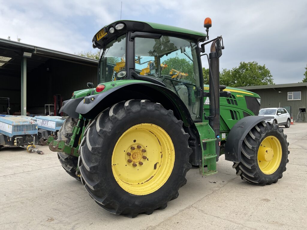 JOHN DEERE 6140R