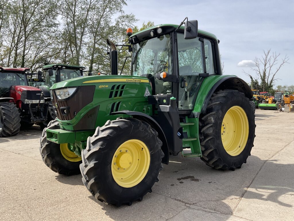 JOHN DEERE 6110M