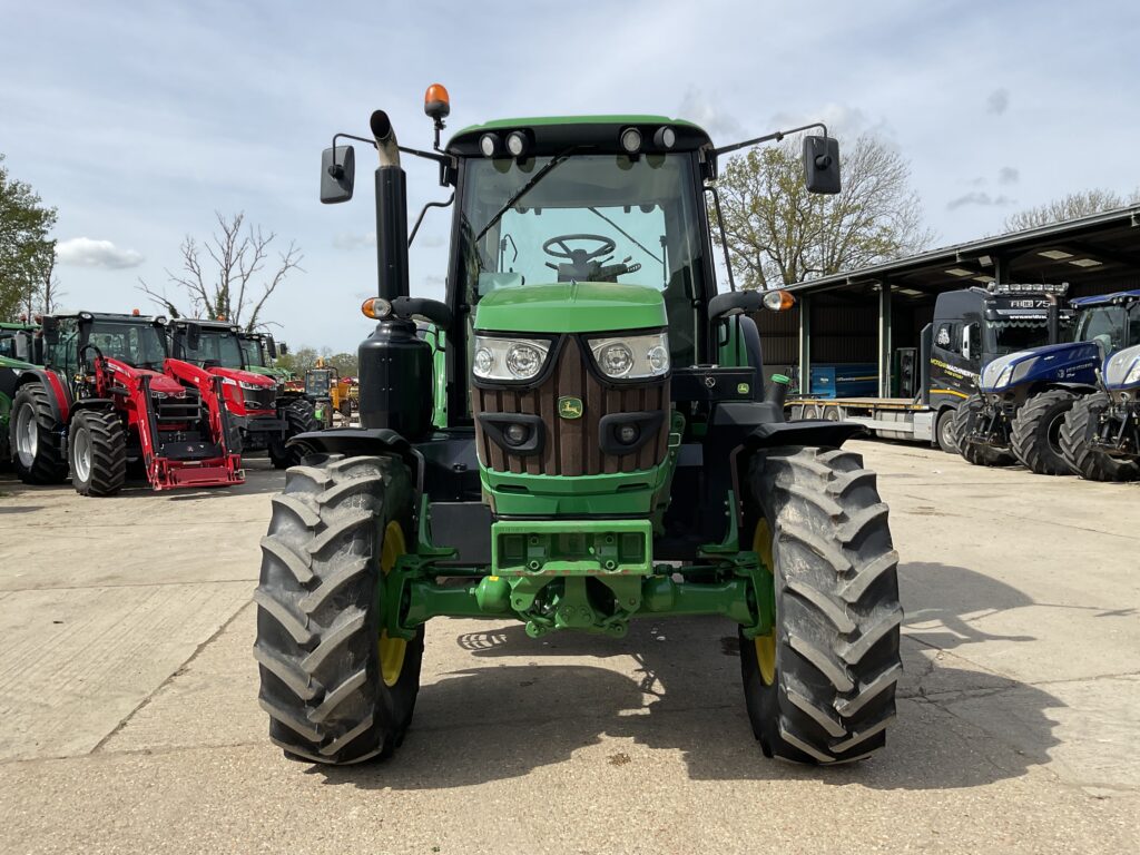 JOHN DEERE 6110M