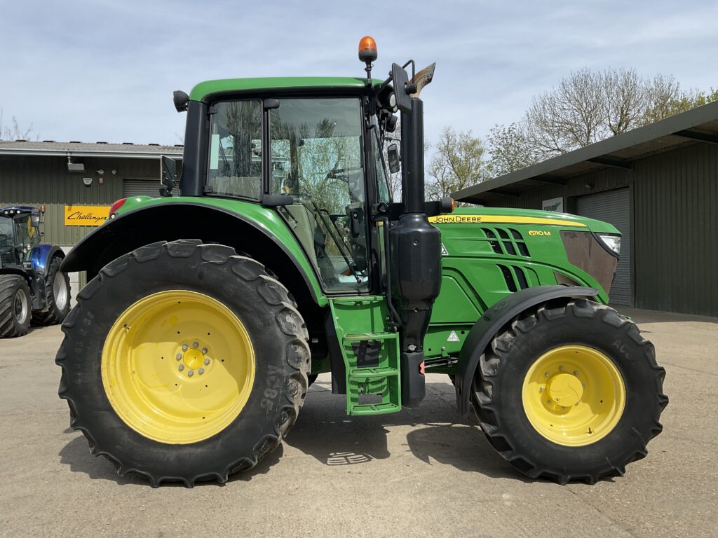 JOHN DEERE 6110M