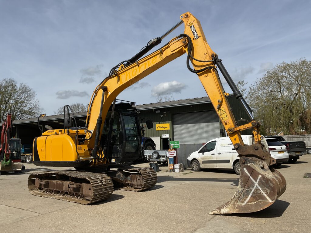 JCB JS130 LC