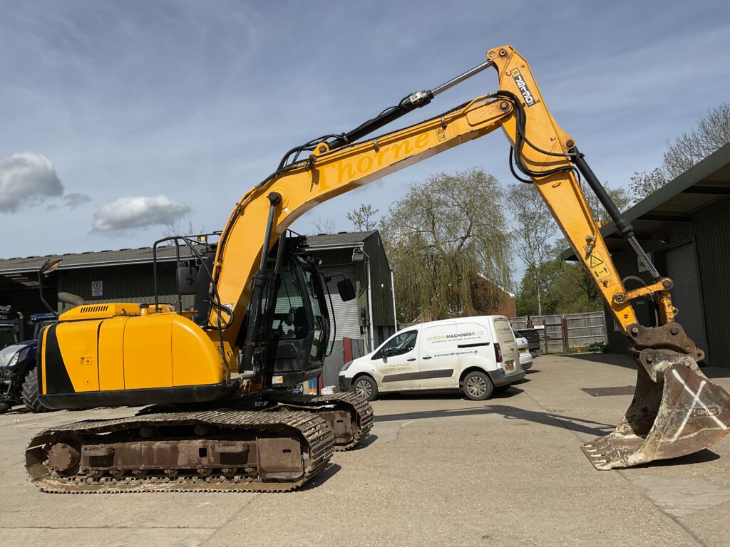 JCB JS130 LC