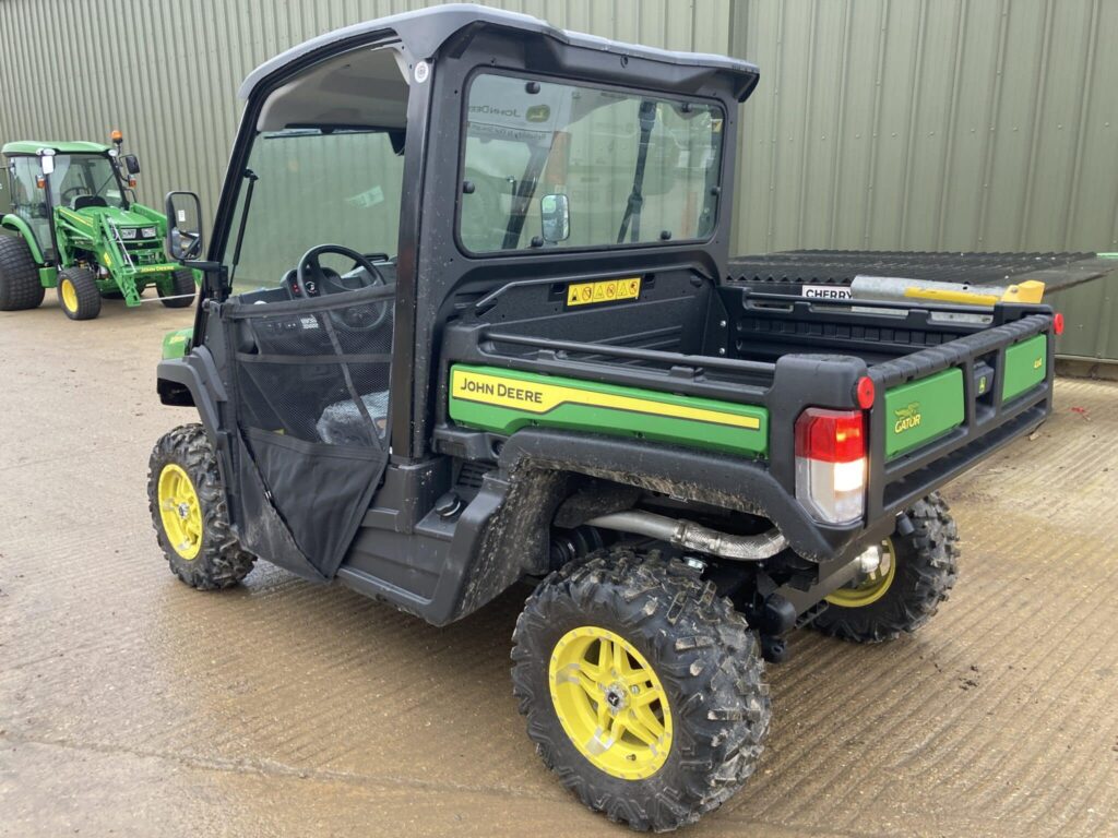 John Deere XUV835M Gator