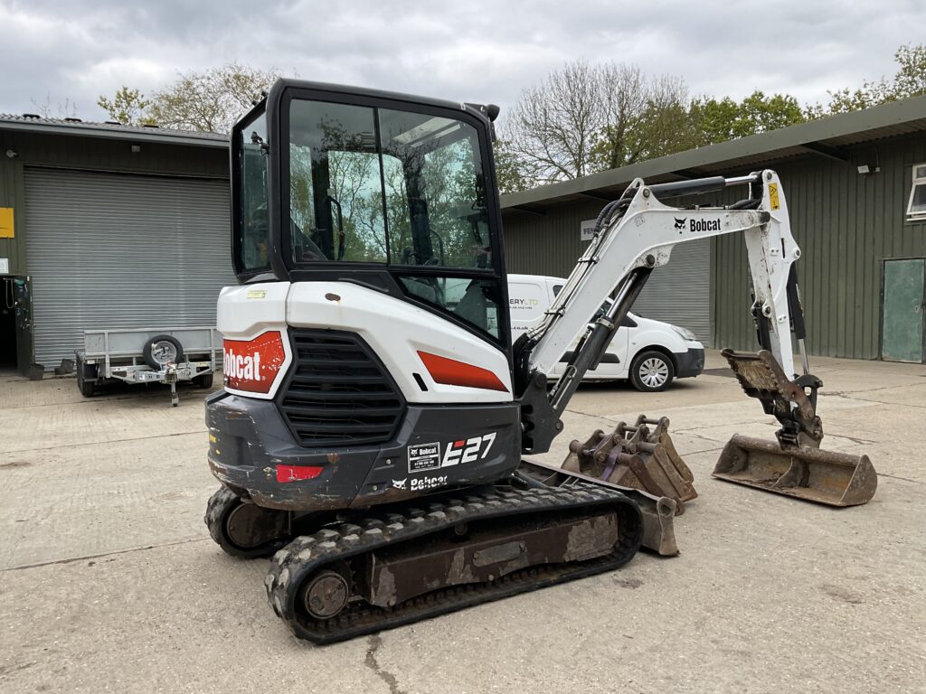 BOBCAT E27