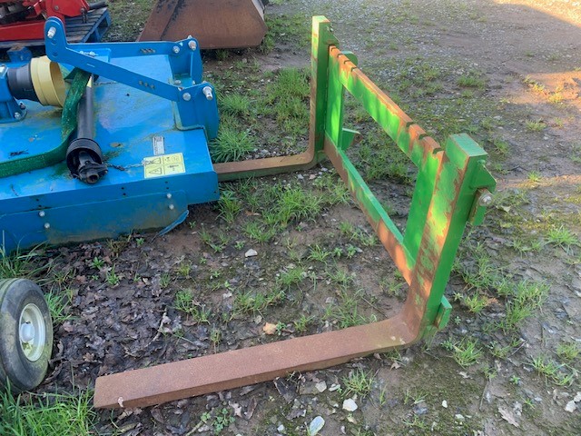 John Deere Pallet Forks