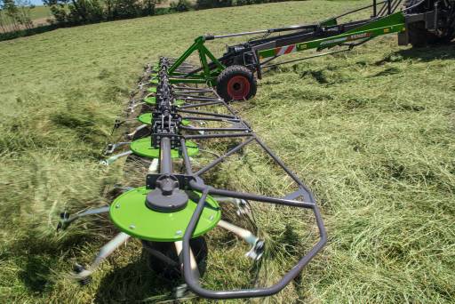 Fendt Lotus Tedder 1250 Trailed