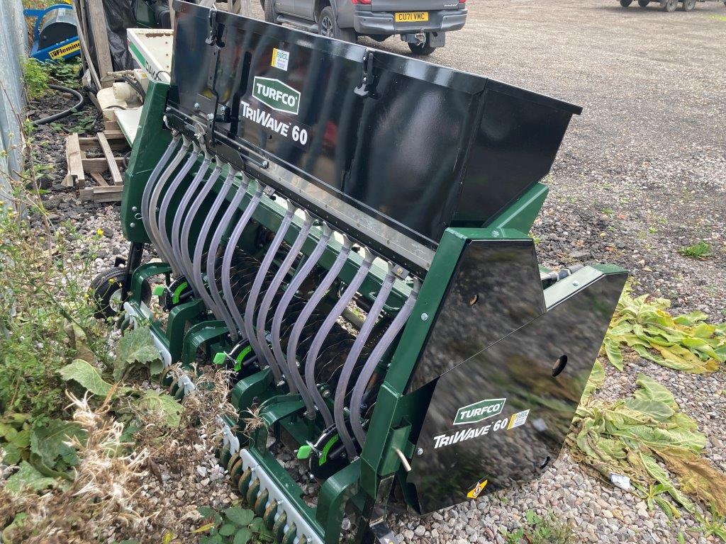 Turfco TriWave™ 60 Overseeder