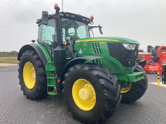 John Deere 6215R