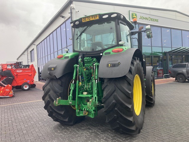 John Deere 6215R