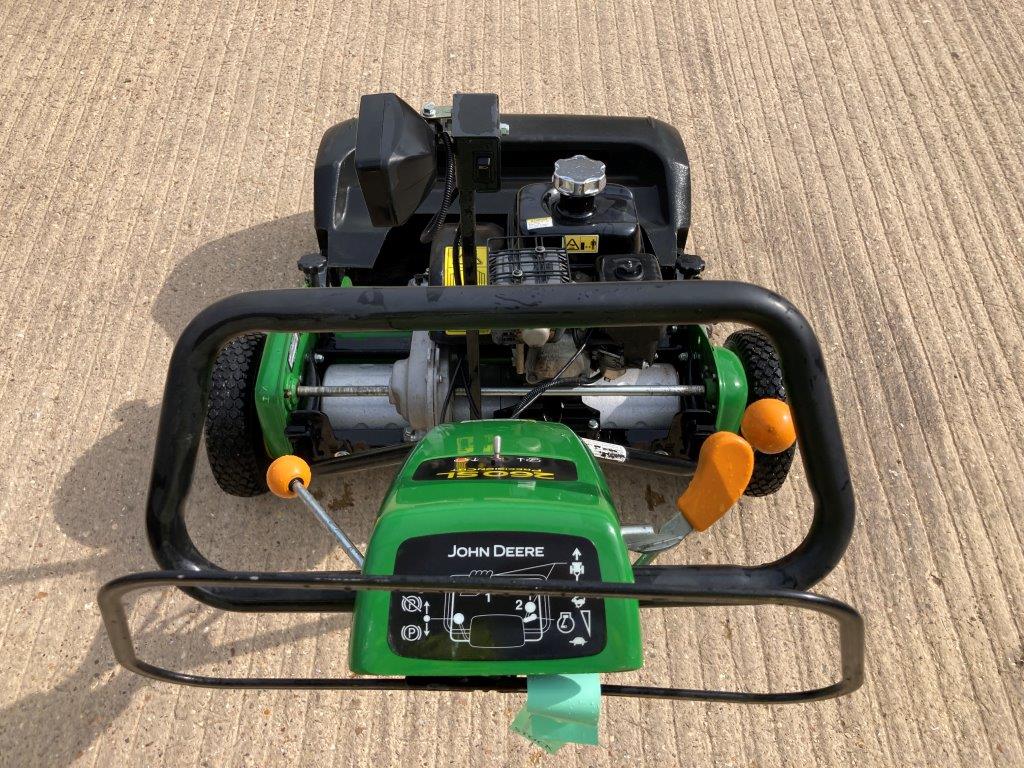 John Deere 260SL pedestrian Tees mower