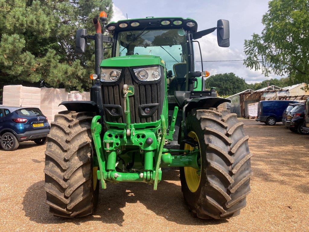 John Deere 6215R