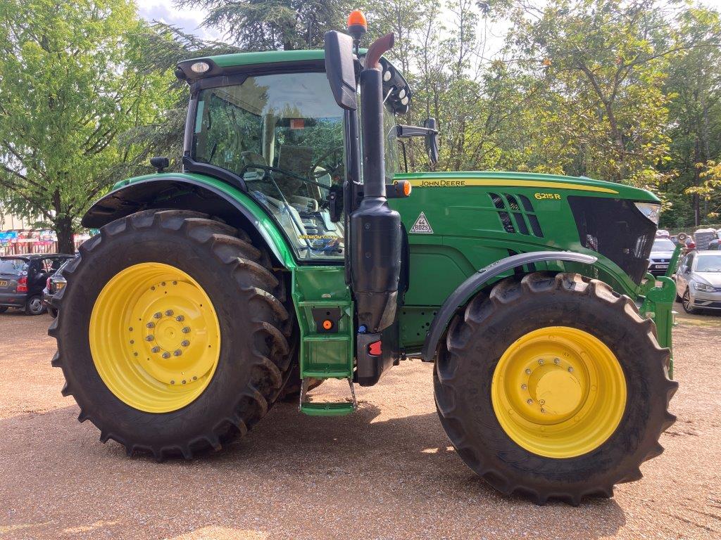 John Deere 6215R