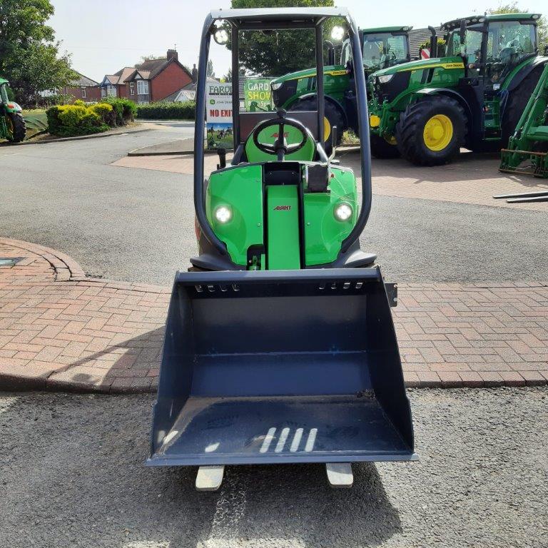 Avant 220 mini loader