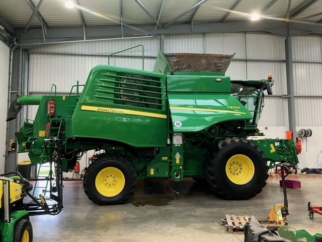 John Deere T670i