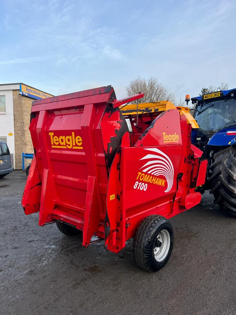 Teagle Tomahawk 8100 Bale Feeder