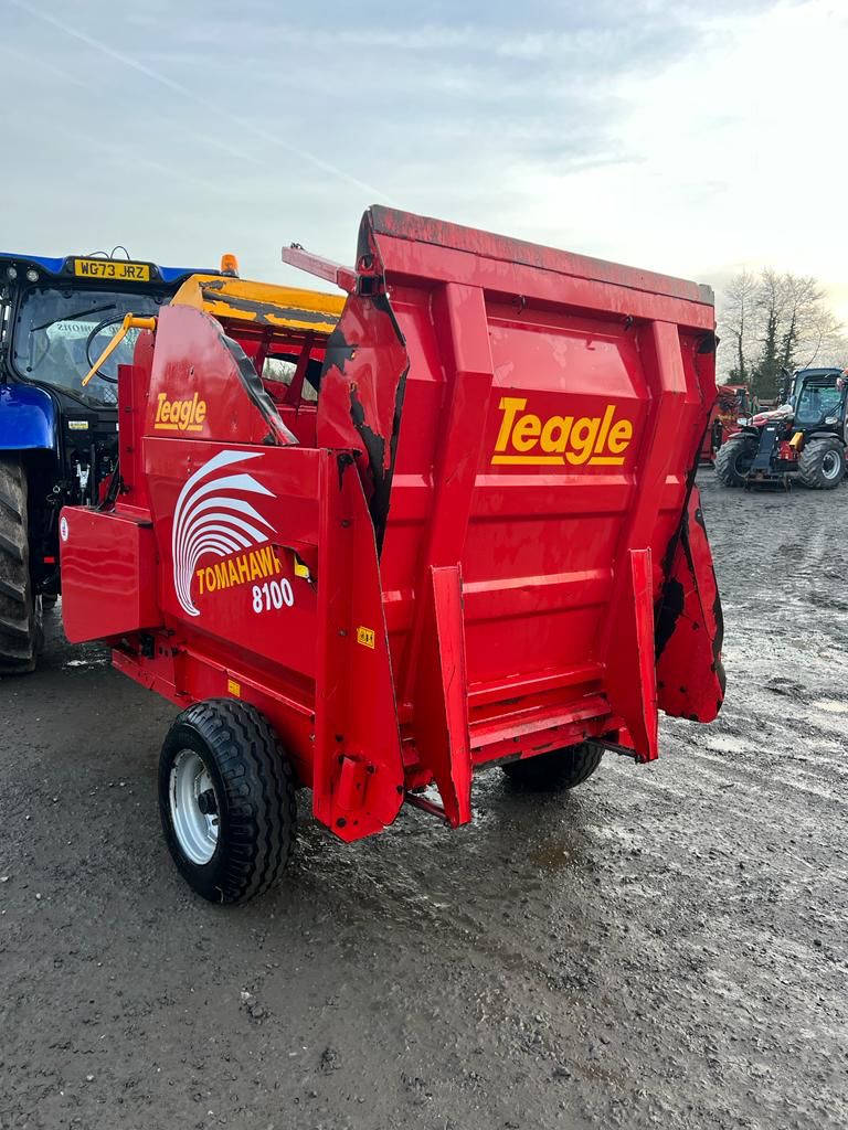 Teagle Tomahawk 8100 Bale Feeder