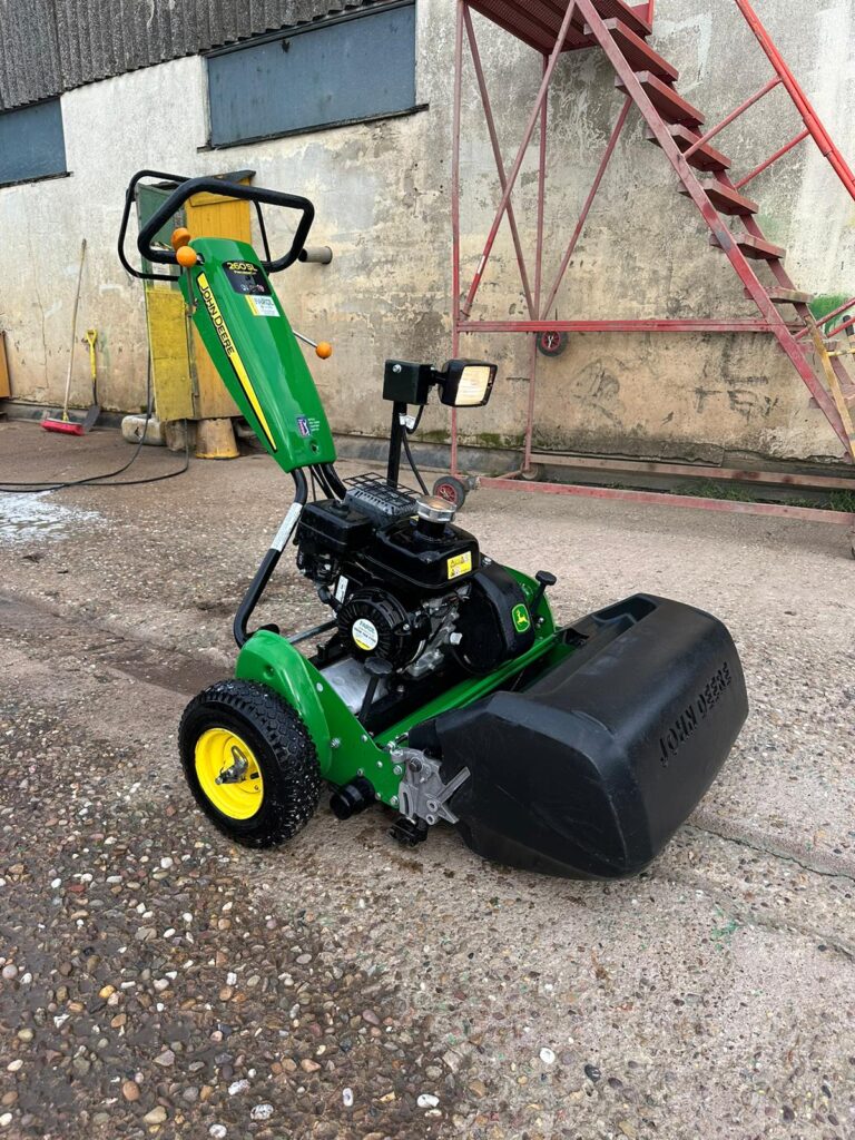 John Deere 260SL tees mower