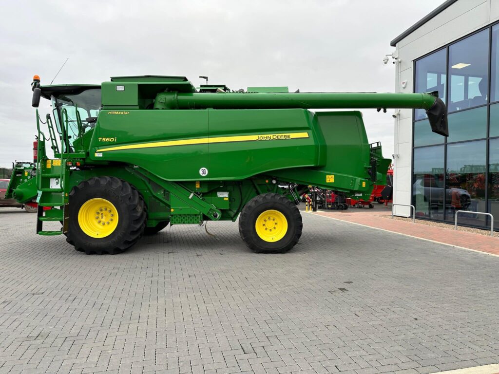 John Deere T560i