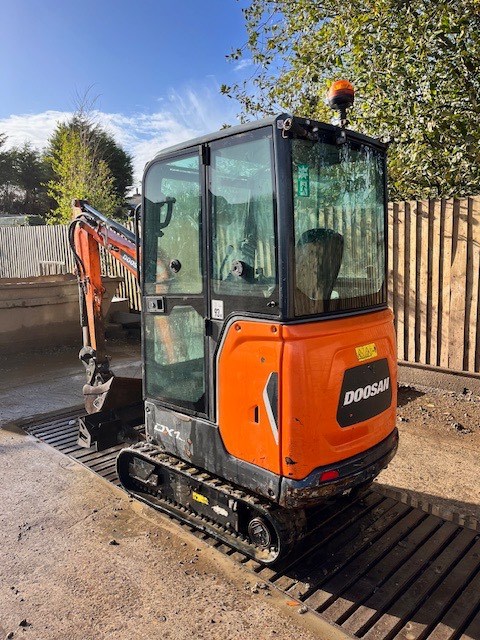 DOOSAN DX 19